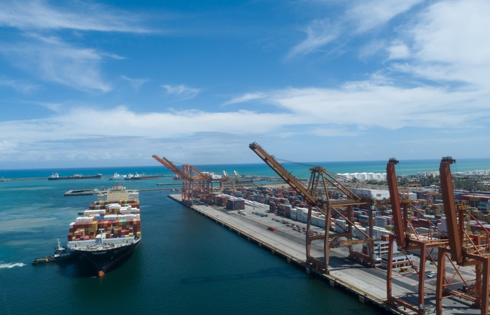 imagem mostra o Porto de Suape
