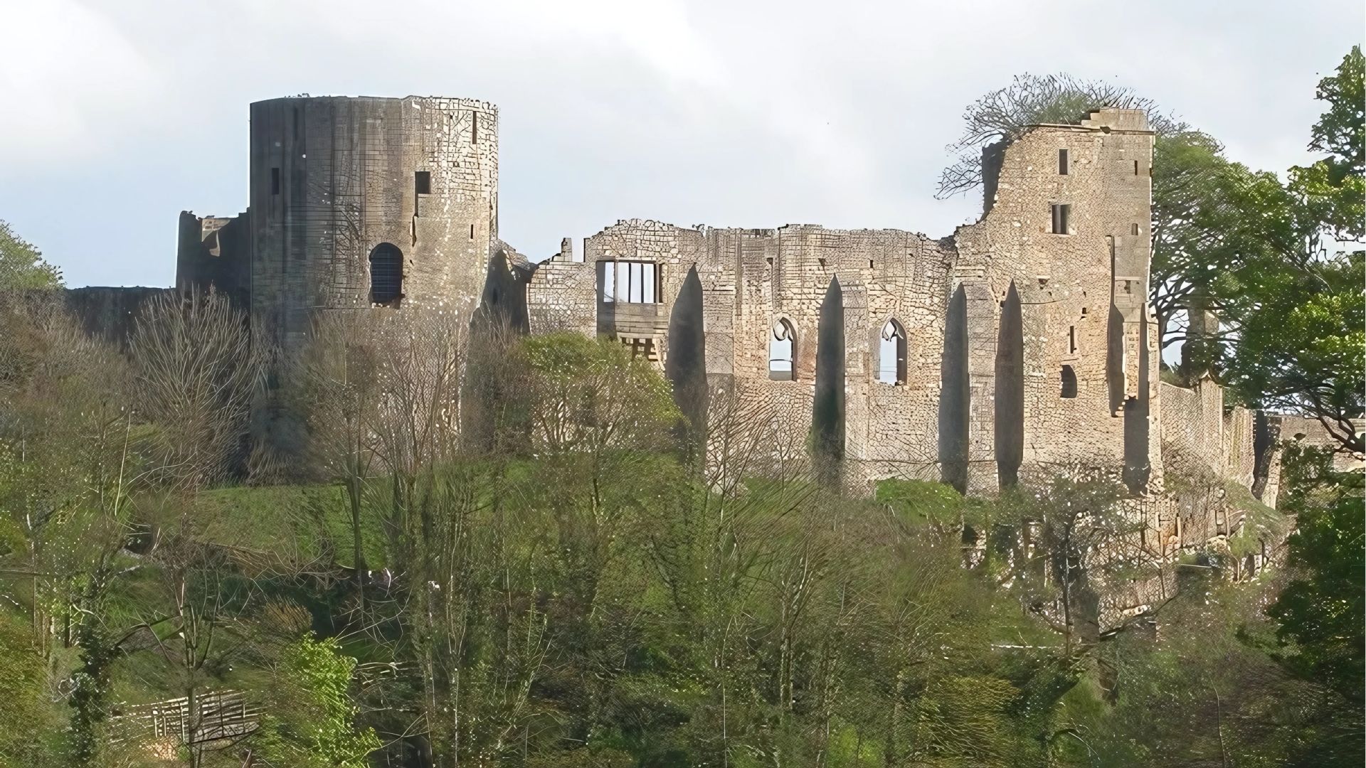 Who doesn't love a castle? In County Durham, you're spoilt for choice. Explore 5 of the best in our guide.

