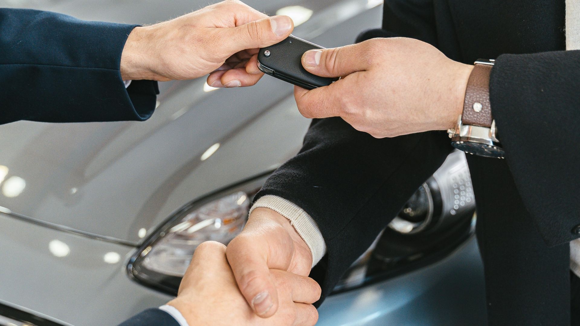 Starting out in business and looking for a company car? Explore your lease options in our handy guide.
