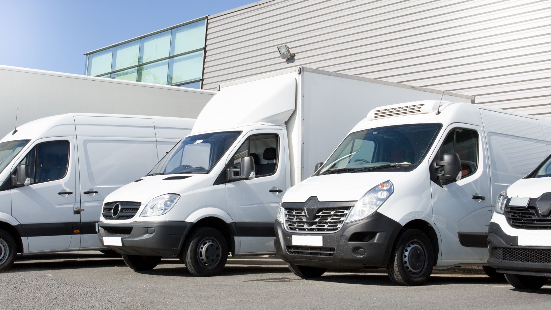 Are you looking to rent a van? Good choice! But how much can you expect to pay? Explore the most important factors in our guide.
