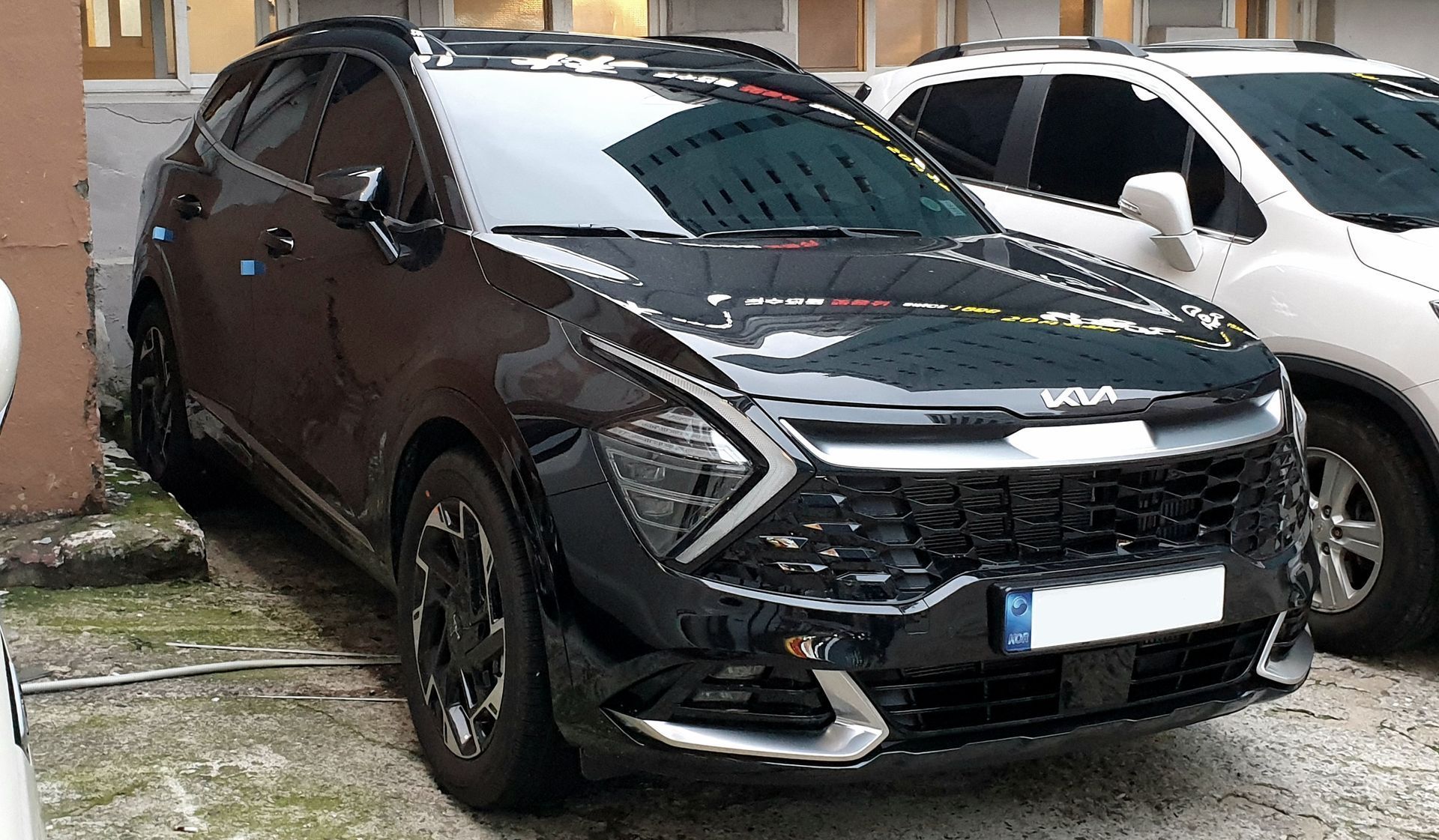 Picture of an SUV.