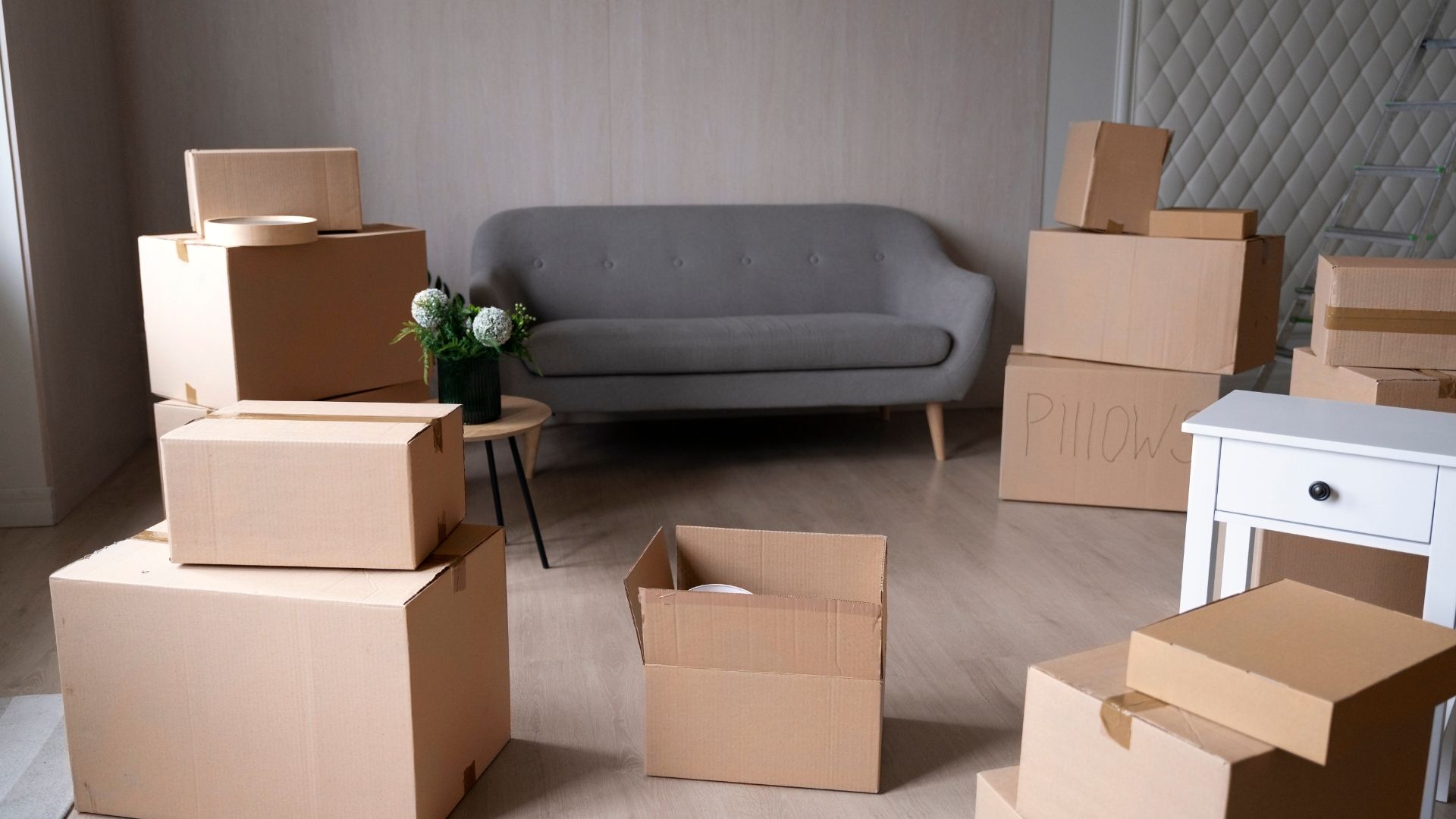 Moving house or relocating office? Here's how to save money by finding free or cheap packing boxes. Moving house or relocating office? Here's how to save money by finding free or cheap packing boxes.