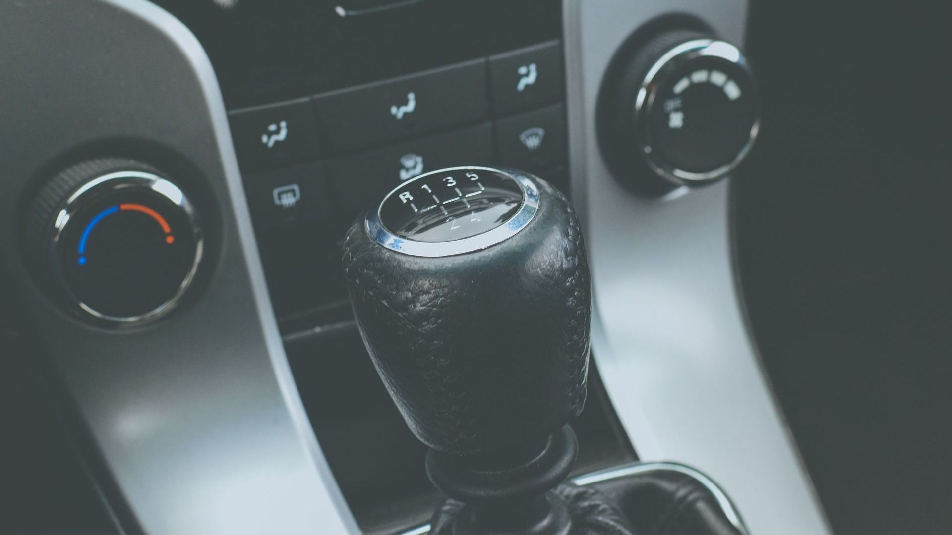 Picture of a Manual gearstick Picture of a Manual gearstick