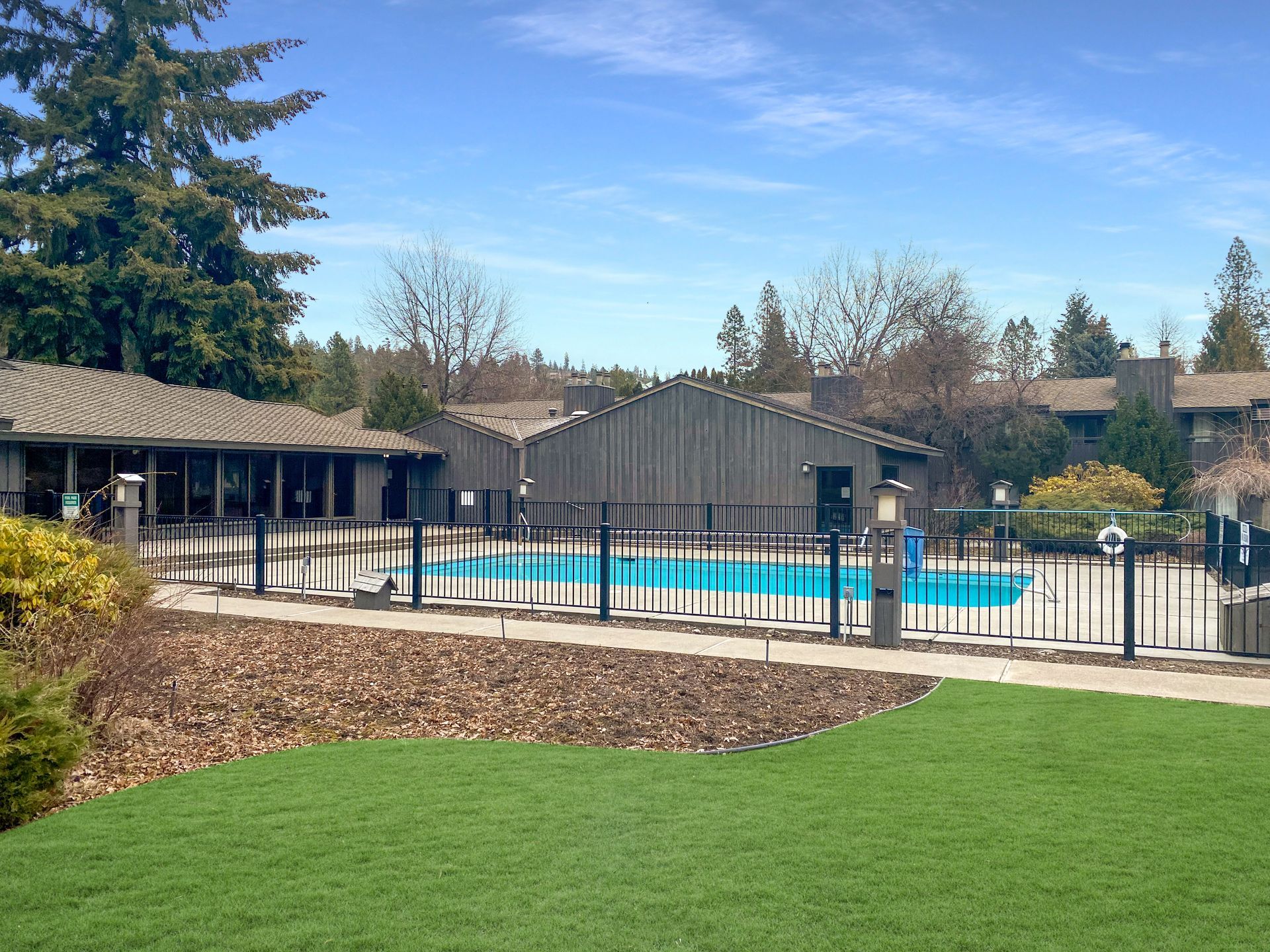 lake villa pool
