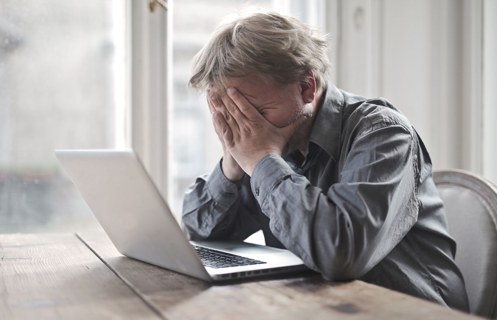 UK worker considering whether to stay in a secure role or make a career move