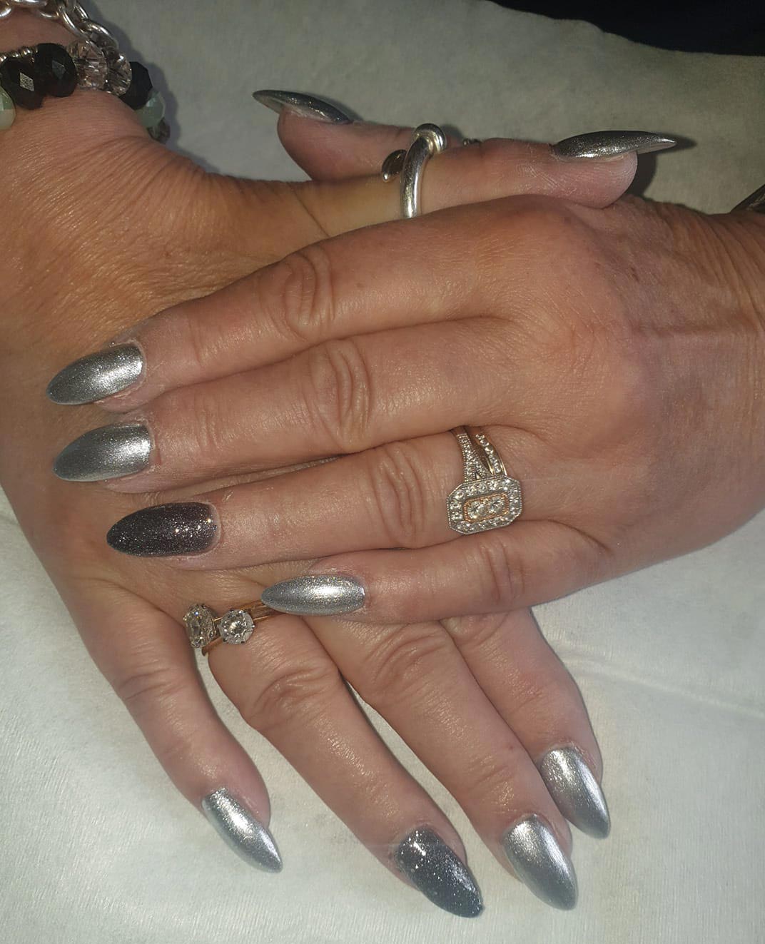 Shiny sharp fingernails