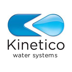 Un logo bleu et blanc pour les systèmes d'eau kinetico
