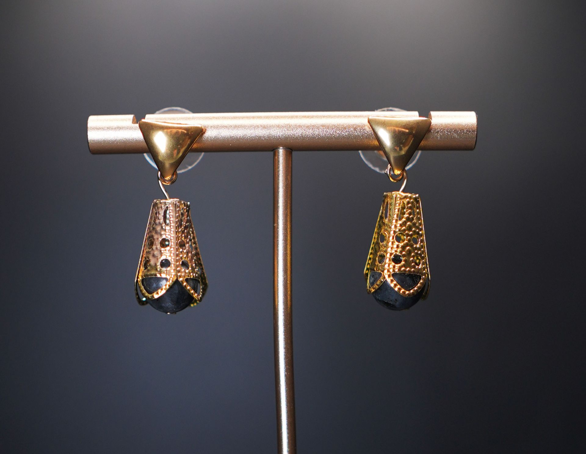 ARETES PIEDRAS GRIS