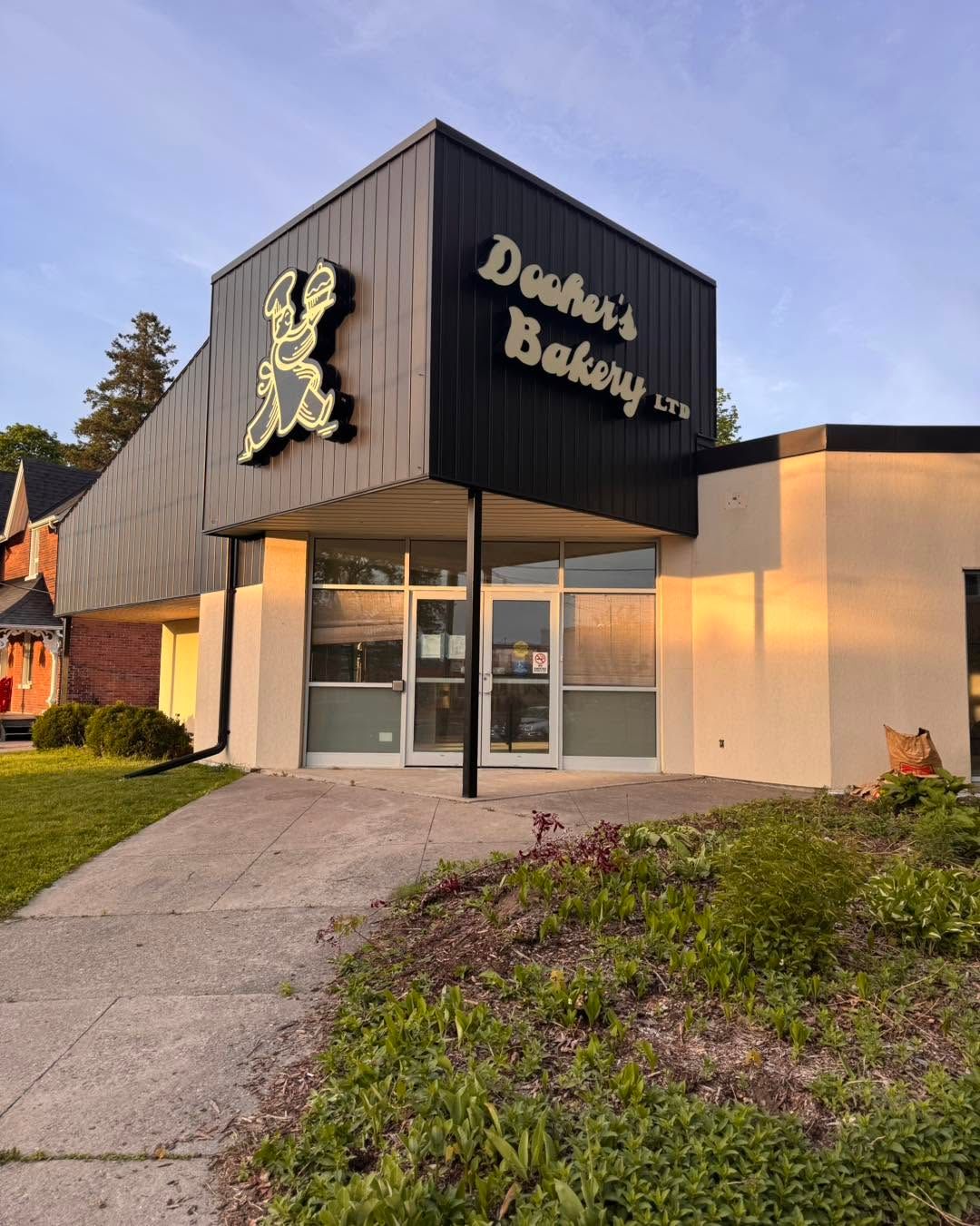 Outside picture of Dooher's Bakery in Campbelford