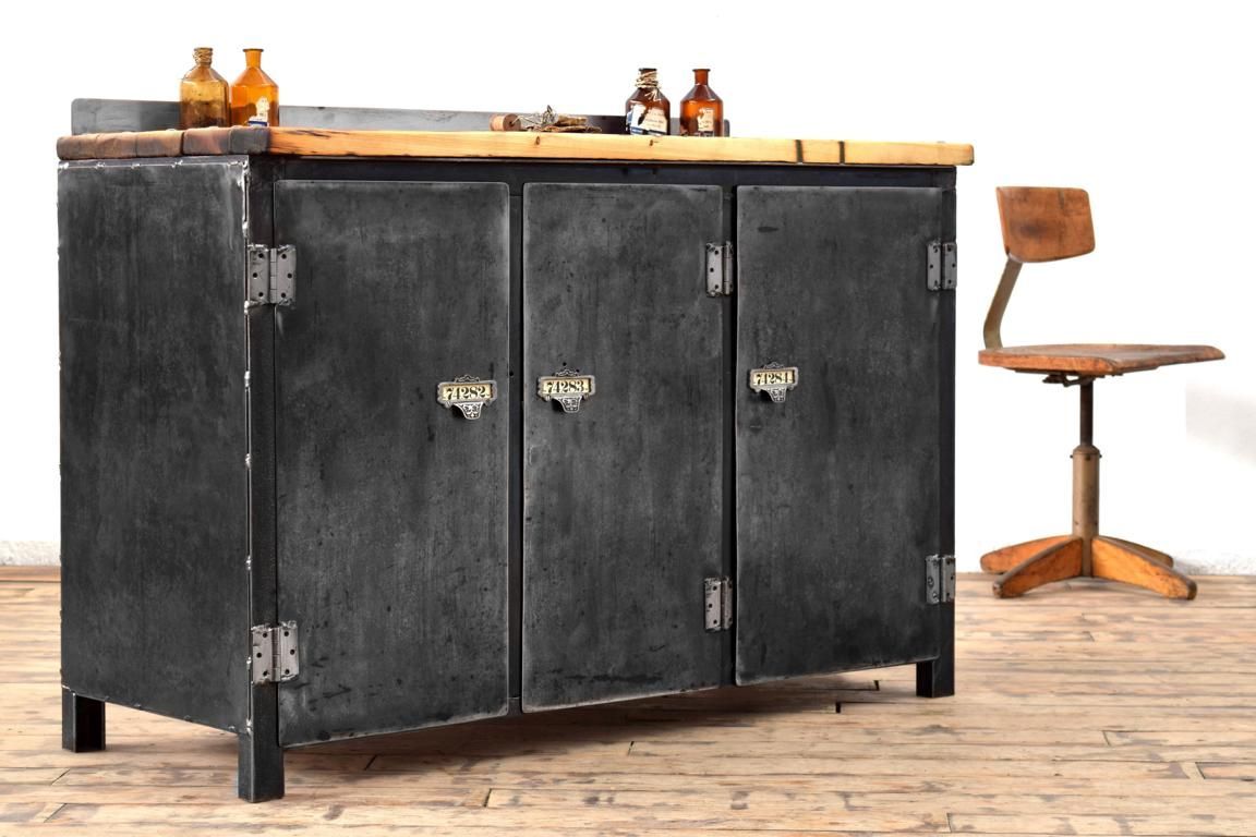 Antike Werkbank aus dunklem Metall und Holz