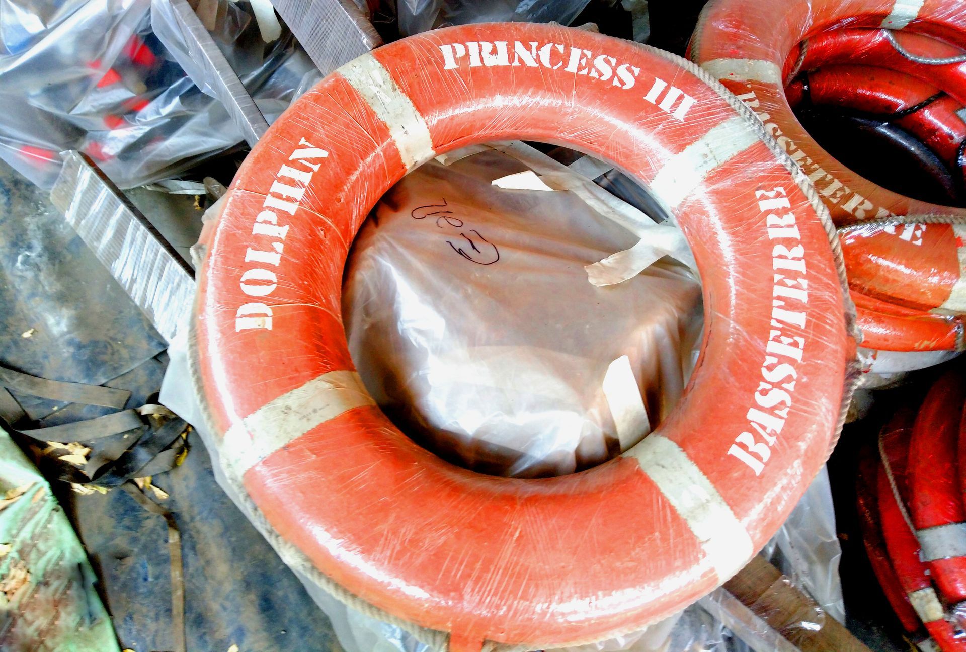 Rettungsringe des Schiffes (Ankerziehschlepper) Dolphin Princess III