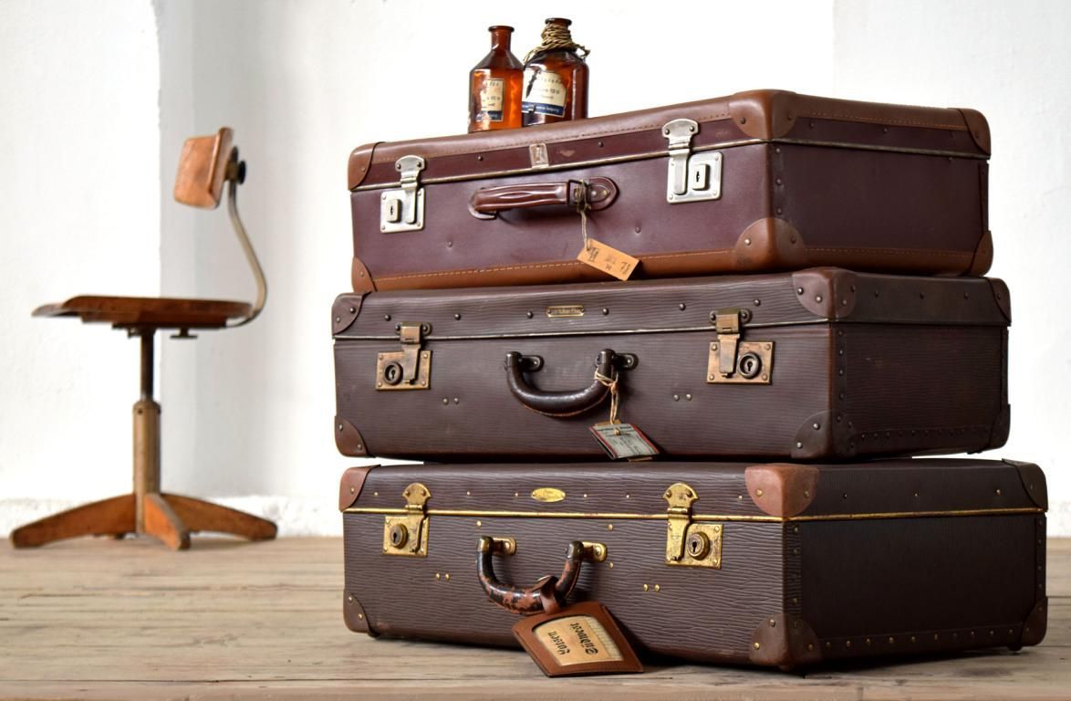 Set: drei Koffer Antik Vintage Alt Reisekoffer Kiste mit Deckel Konvolut Shabby Groß