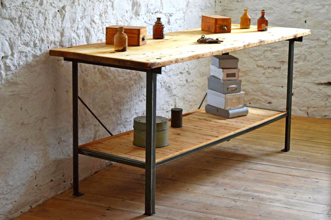 Antike Werkbank Grundgerüst Holz, Deckflächen Metall