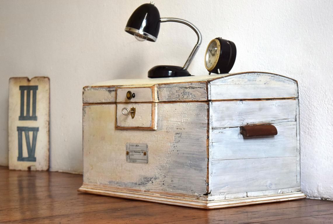 Truhe Kiste mit Deckel Antik Holz Alt Vintage Weiß Shabby Jackels Erkelenz Landhaus