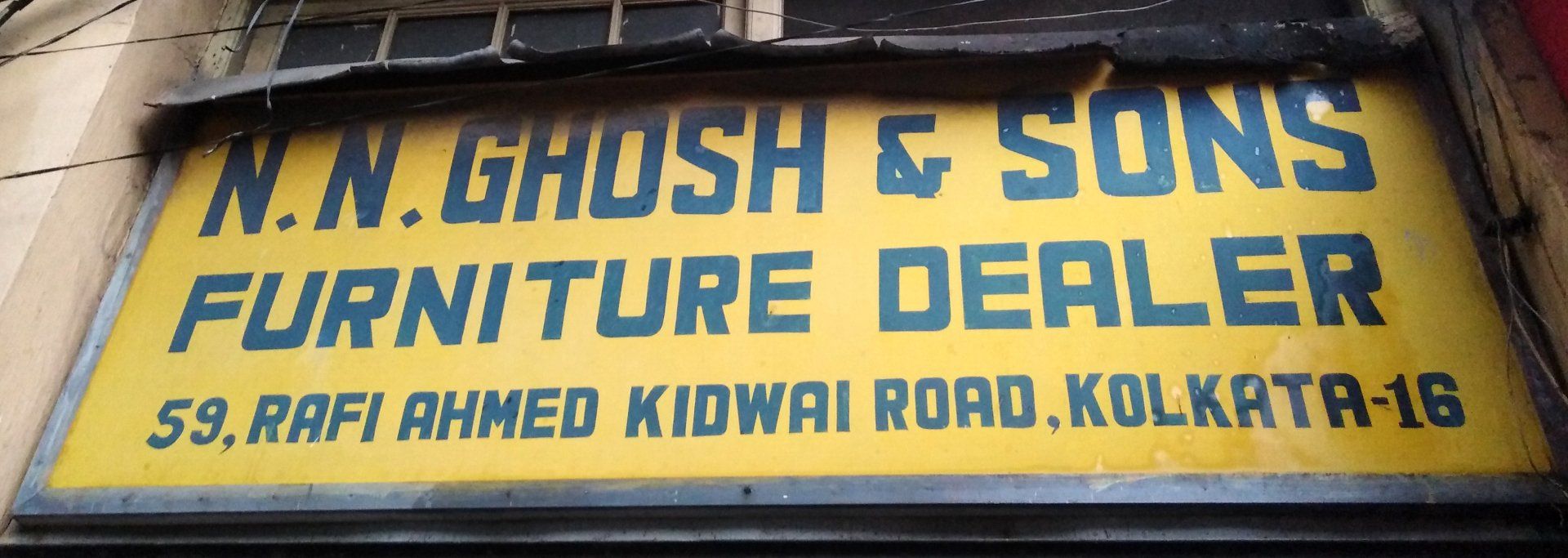 Ladenschild Gosh und Söhne in Kalkutta auf der Rafi Ahmed Road