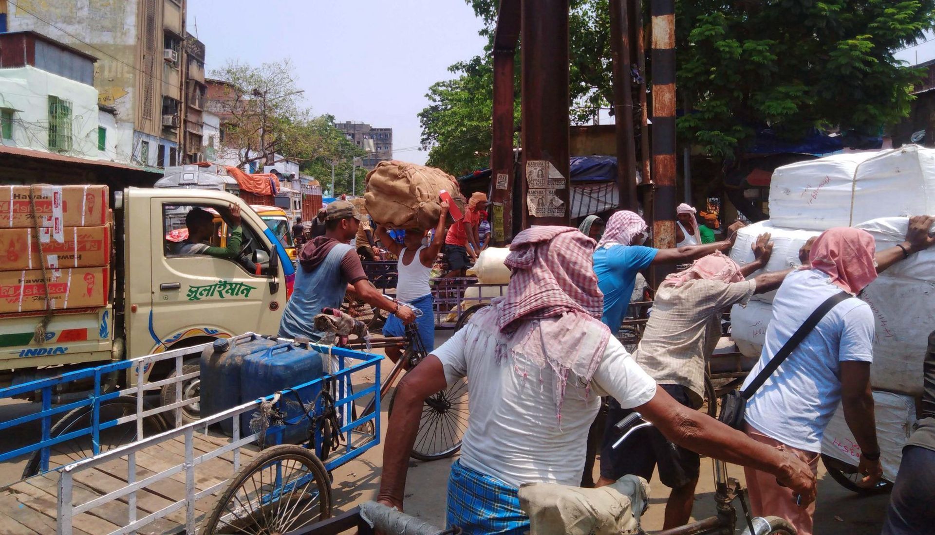 Migranten arbeiten in Bada Bazar Kalkutta