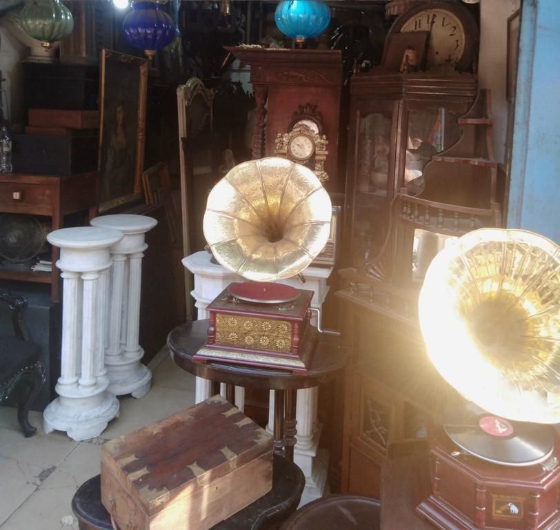 alte Grammophone in einem Antikgeschäft in Kalkutta