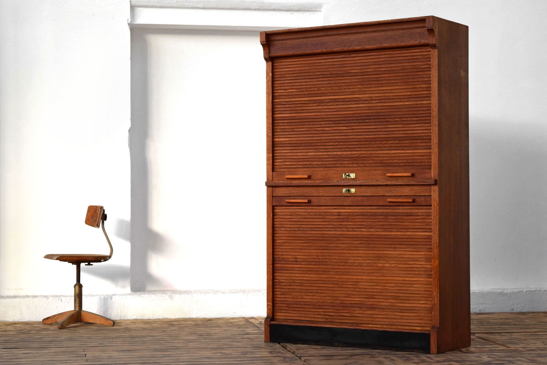 historischer Rollladenschrank aus Eichenholz für Akten