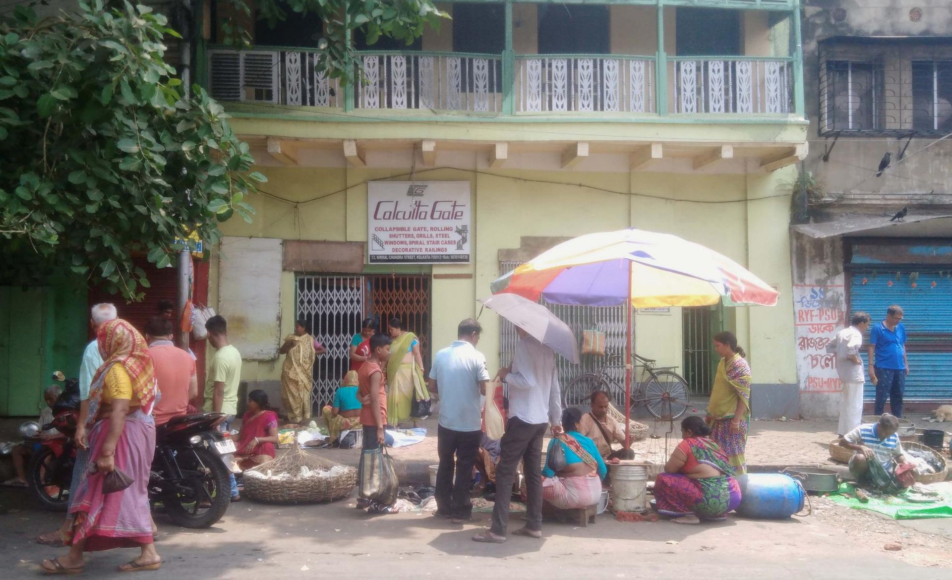 dichtes Marktgeschehen in Kalkutta
