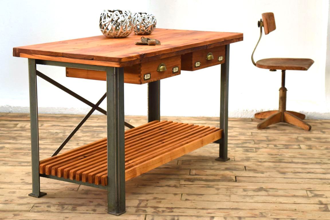 Antike Werkbank aus dickem Metal und Holz mit zwei Schubladen