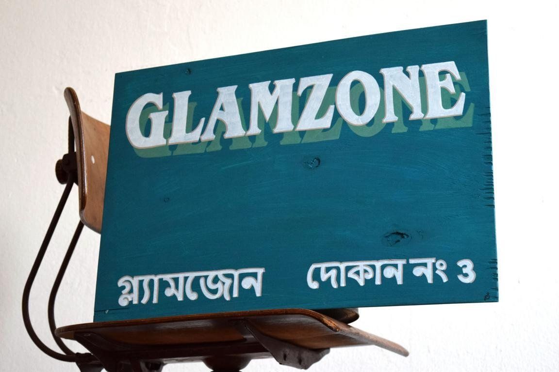 Schild handgemalt Glamzone Calcutta New Market Kleidung Indien 34 x 50cm Groß Vintage