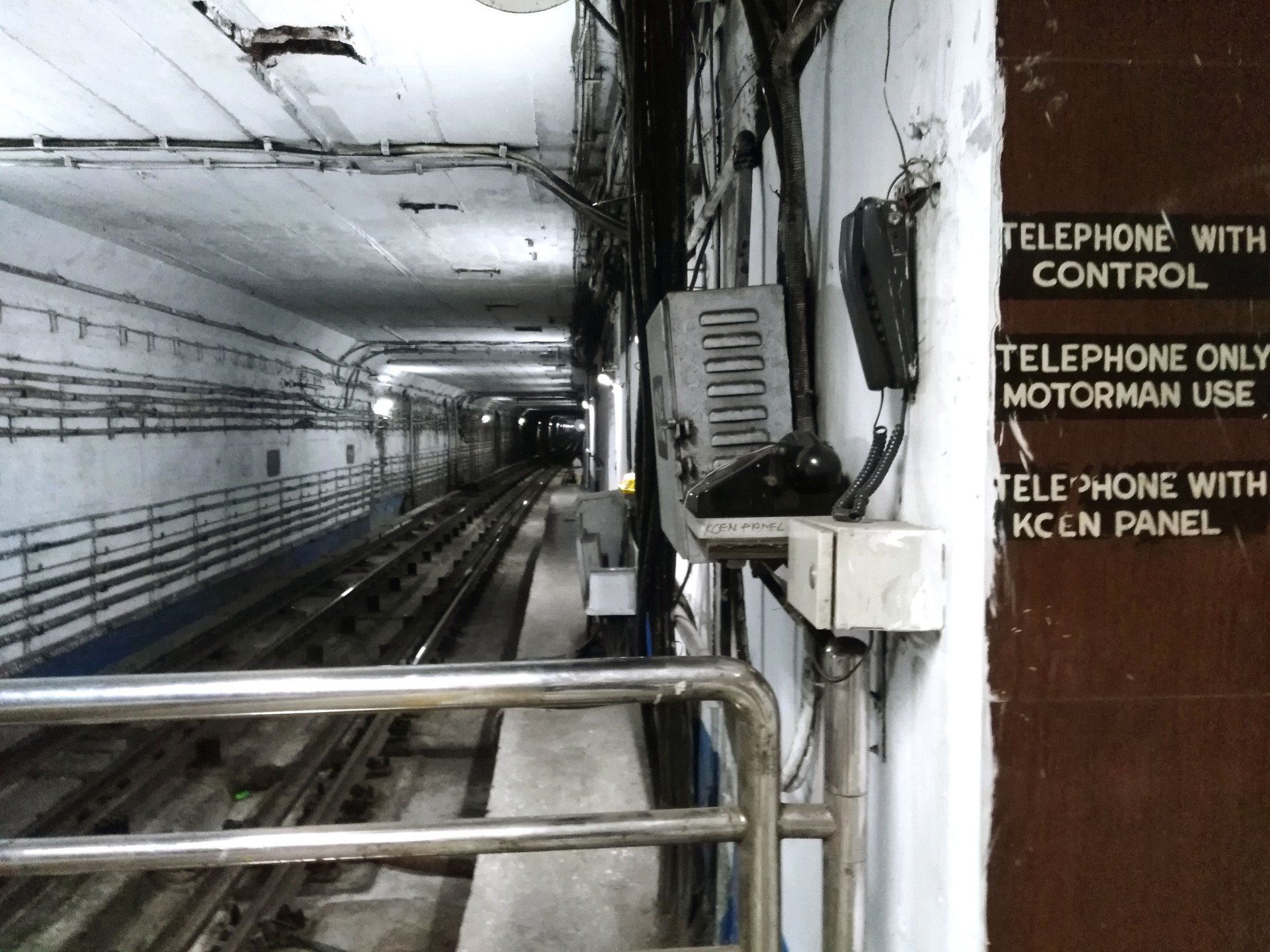Calcutta U- Bahn Station handgemalte technische Beschrifung Vintage