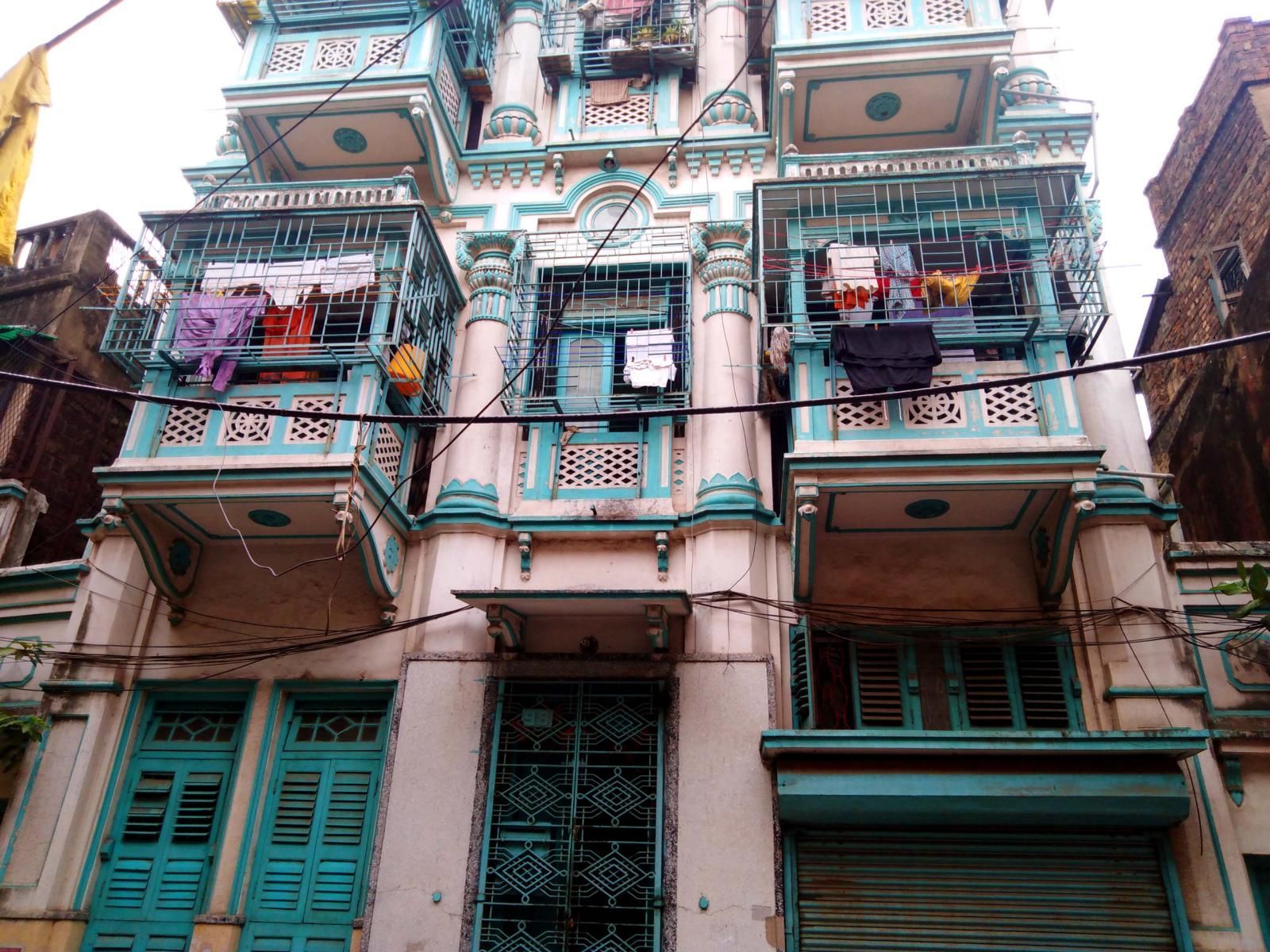 Haus mit vergitterten Fenstern in Sonagachi