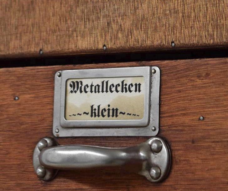 Schublade mit Griff Beschriftungsfeld aus Metall