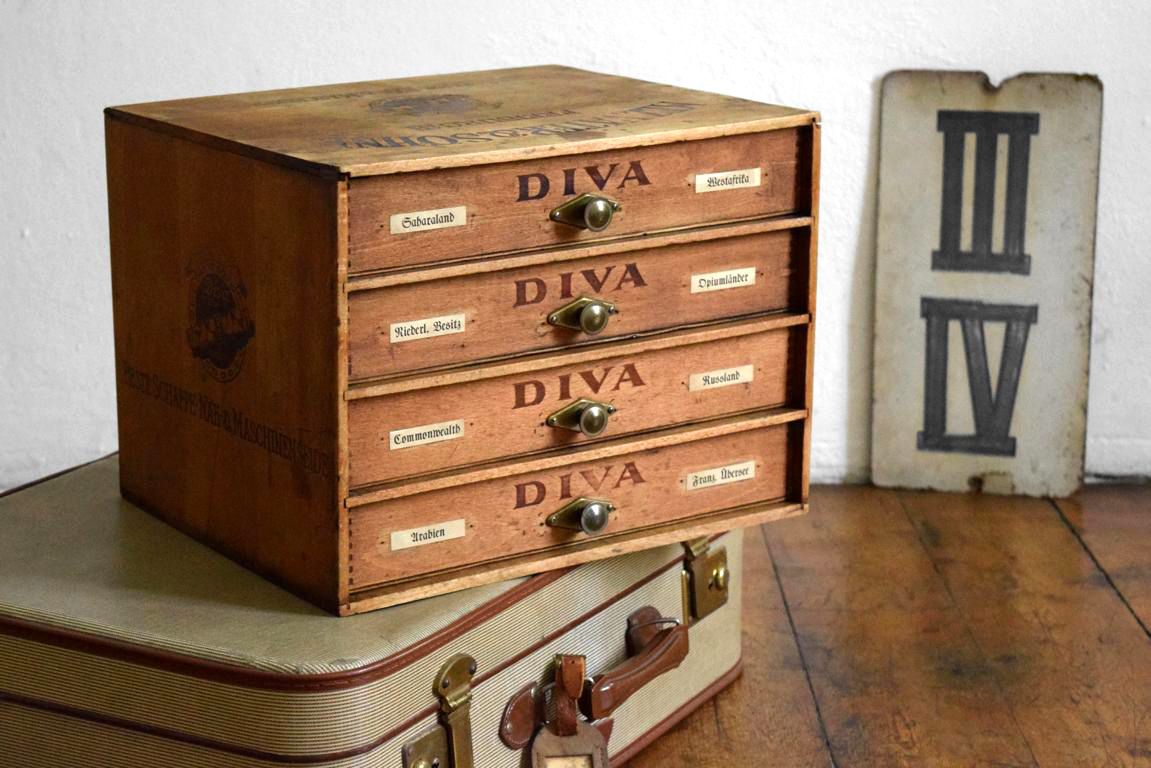 antiker Garnschrank