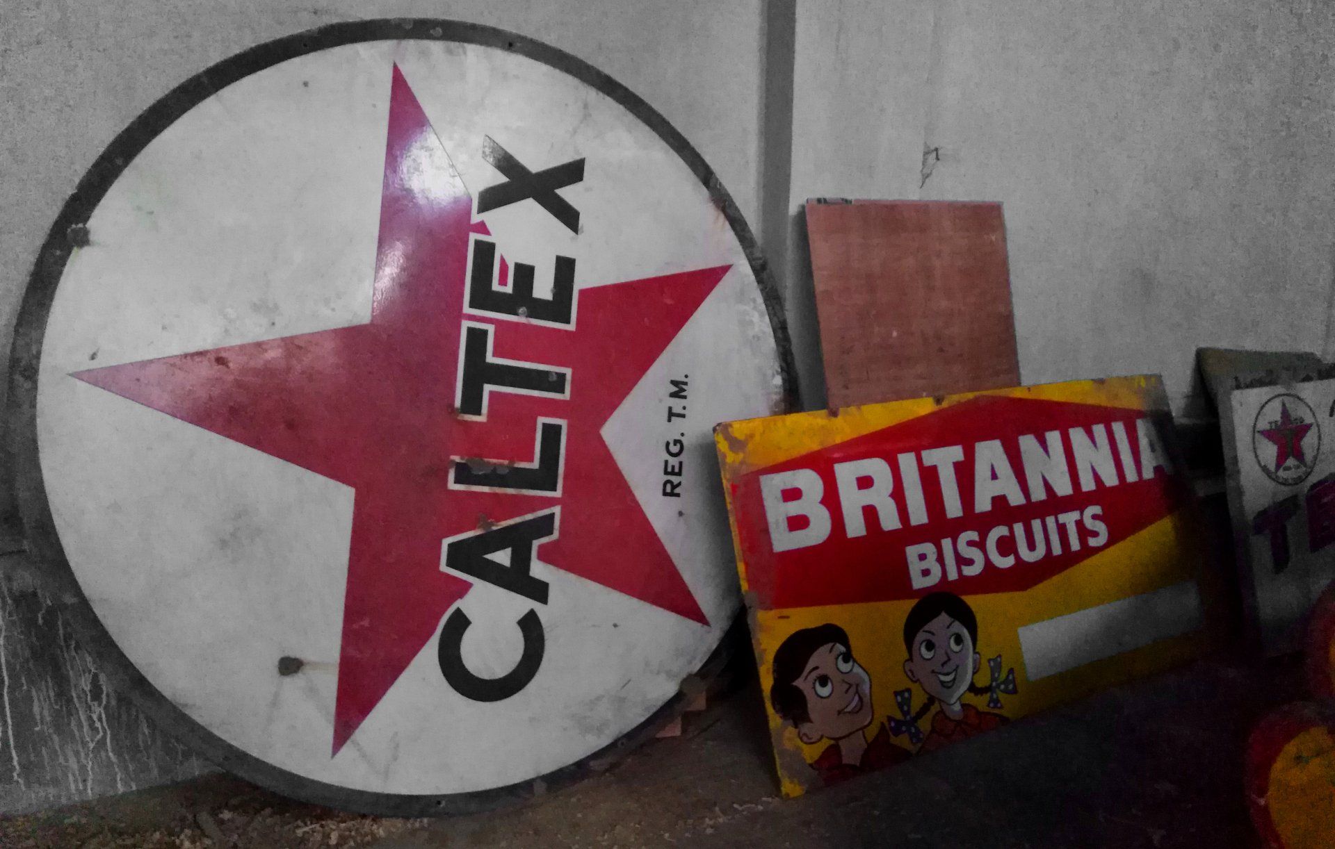 großes Emailleschild Caltex Petroleum Brand India Caclutta
