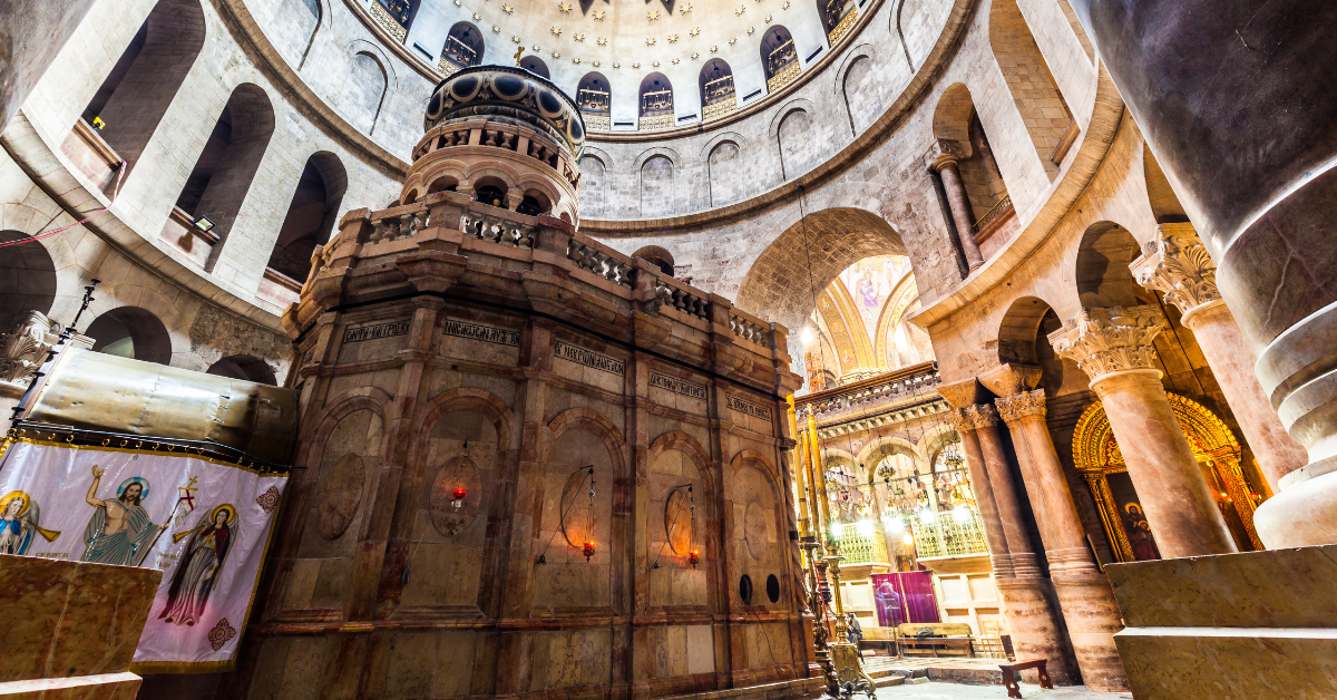Travesía Milenaria: Desde Egipto a Tierras Sagradas. Un viaje de 18 días te llevará desde las antiguas maravillas de Egipto hasta los lugares sagrados de Israel y Jordania, ofreciéndote una experiencia única llena de historia, cultura y aventura.