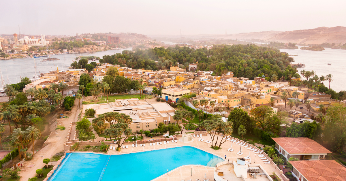 esde la capital histórica de El Cairo hasta las misteriosas pirámides de Giza, desde los tesoros de Luxor hasta las joyas de Aswan, este viaje te sumergirá en la rica historia y la belleza natural de Egipto.