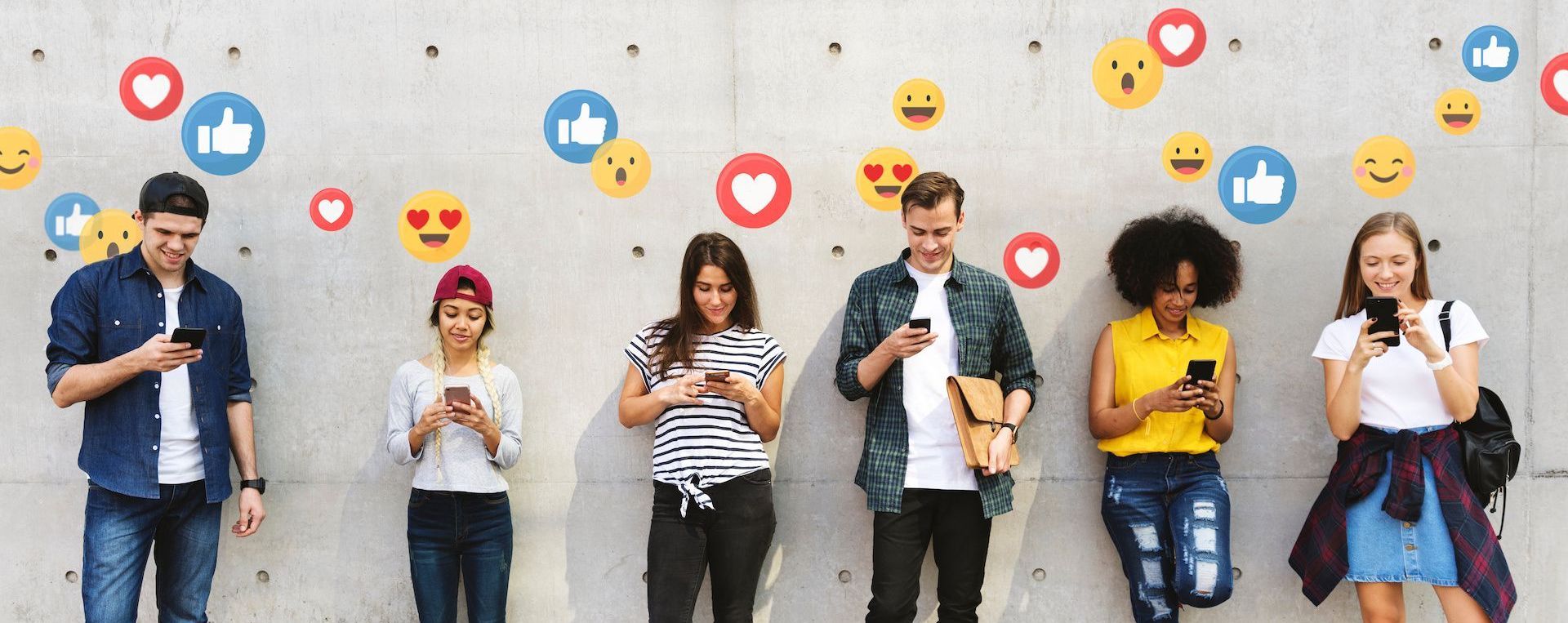 Unterschiedliche Social Media User Social Media User am Handy