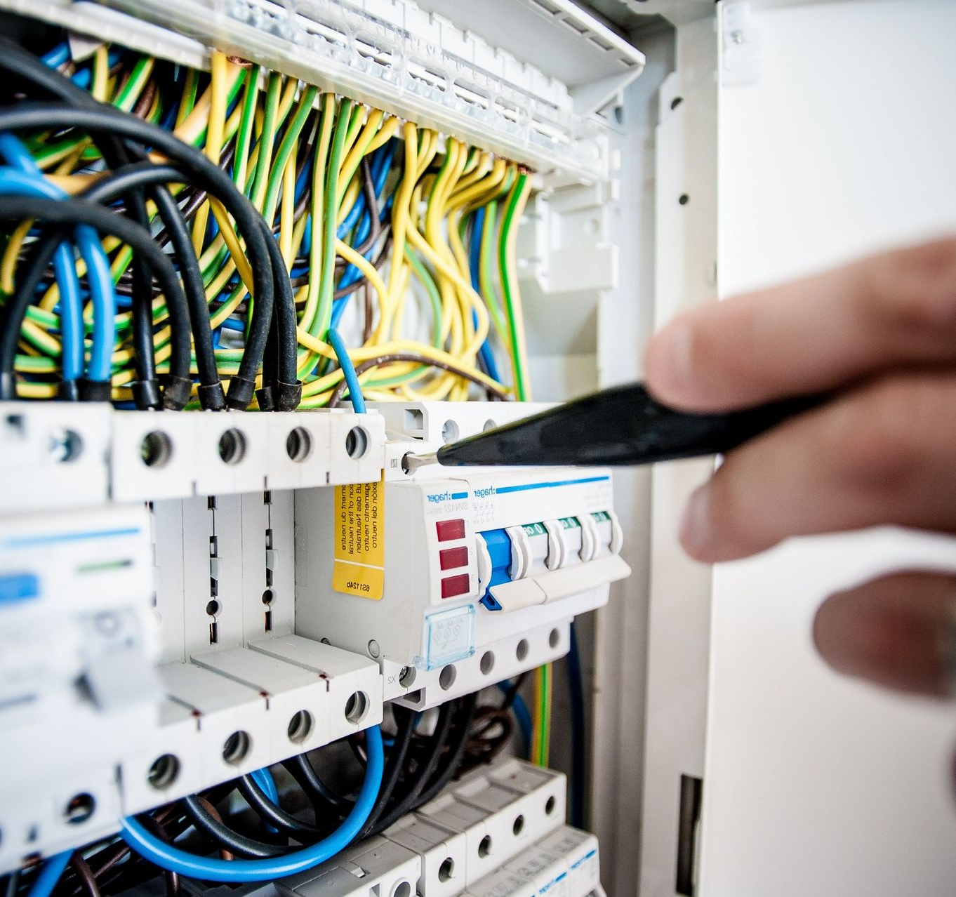 impianti elettrici Imperia e Savona