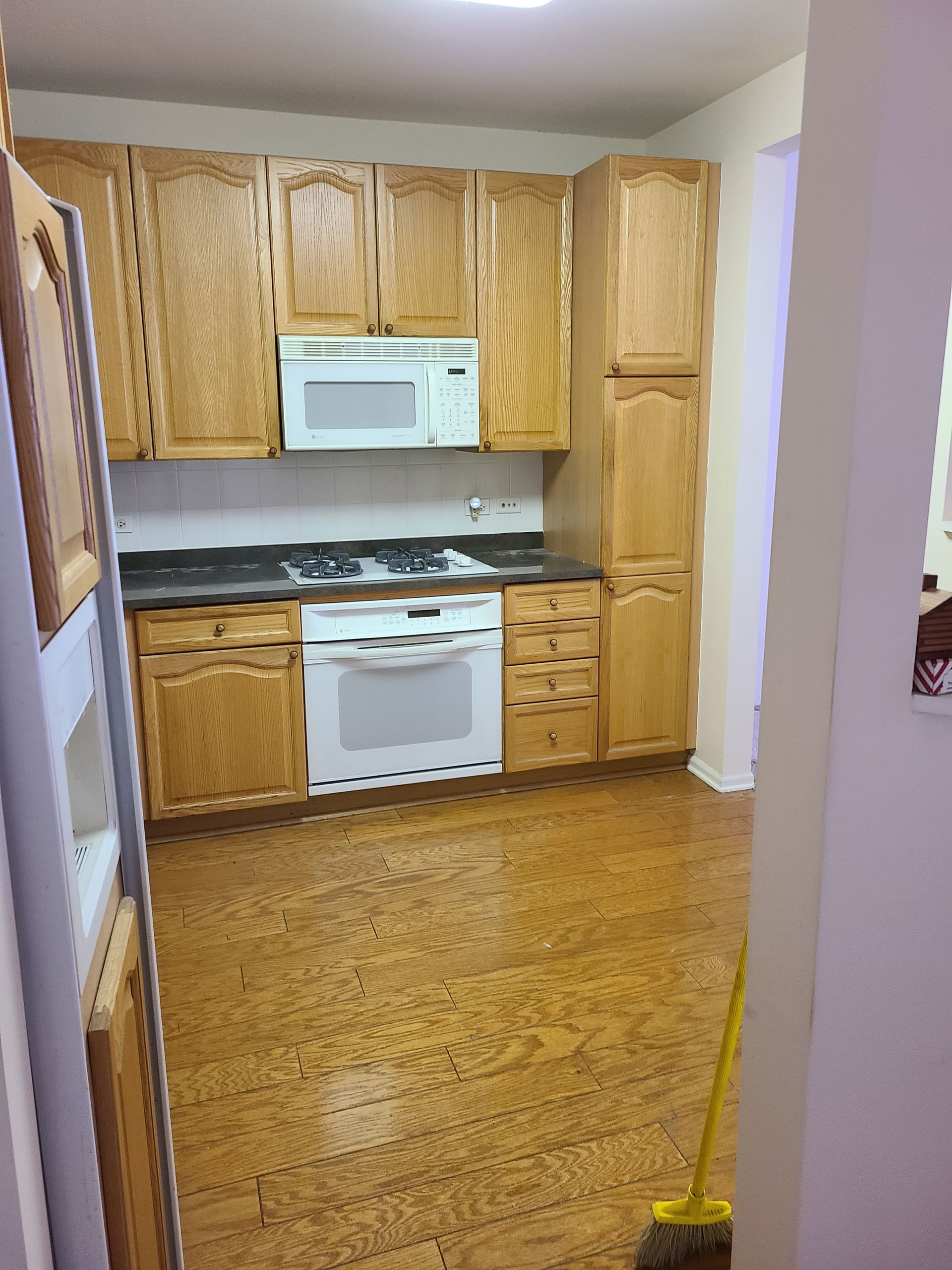 Junk Hauling Service Cleaned Out This Kitchen in Chicago