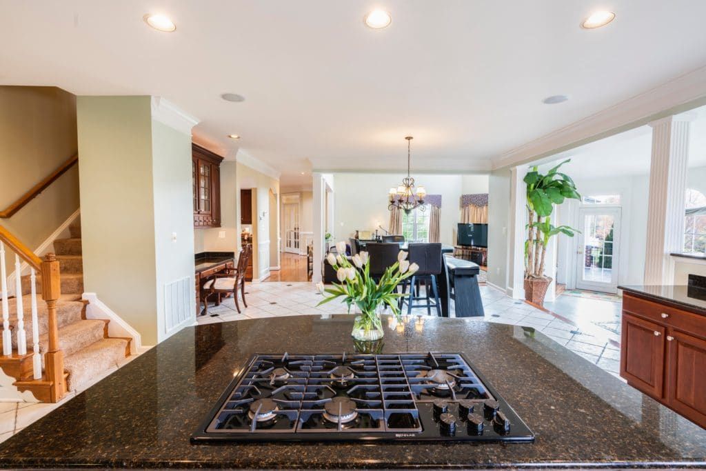 A Stove Top Oven is Sitting on Top of a Granite Counter in a Kitchen β Peterson Property Valuations In Caloundra West, QLD