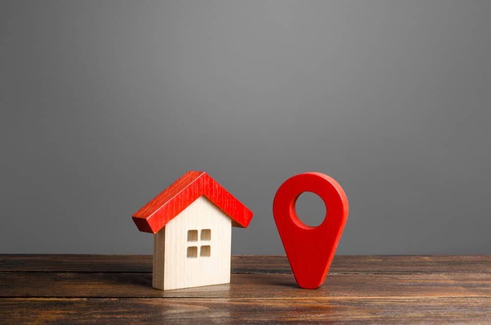 A Wooden House and a Red Map Pin on a Wooden Table β Peterson Property Valuations In Caloundra West, QLD