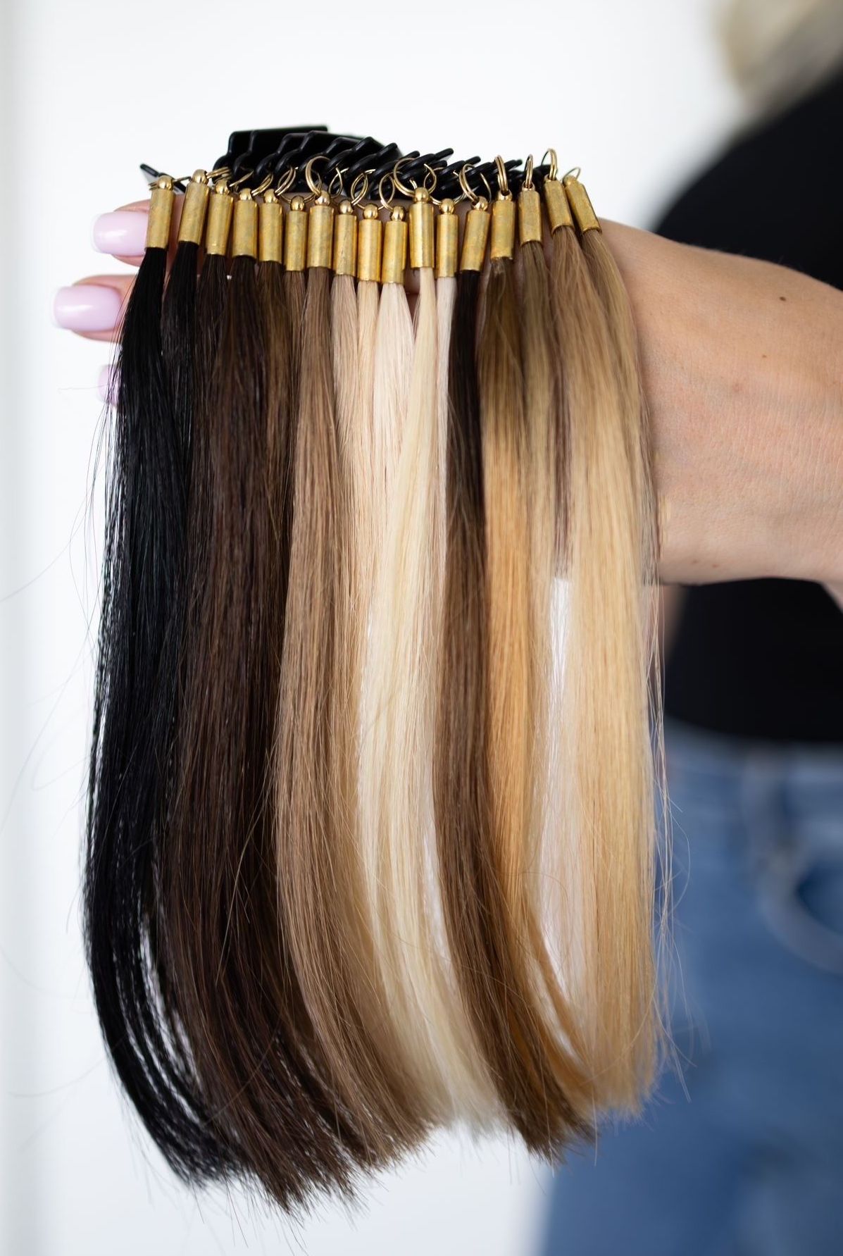Kleurenbundel van hairextensions in diverse tinten
