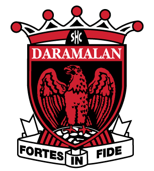 A shield with a red eagle and the words daramalan fortes in fide
