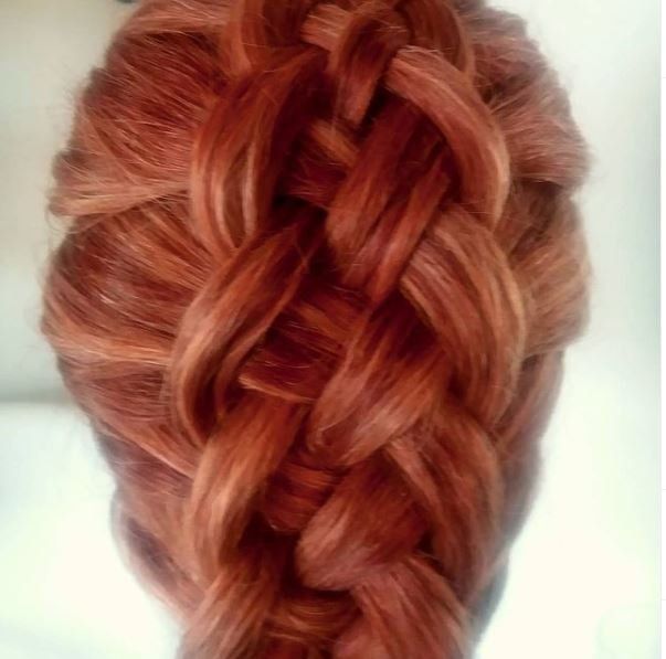 Acconciatura con treccia e trucco sposa