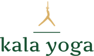 Ein Logo für Kala Yoga mit der Silhouette einer Person, die Yoga macht.