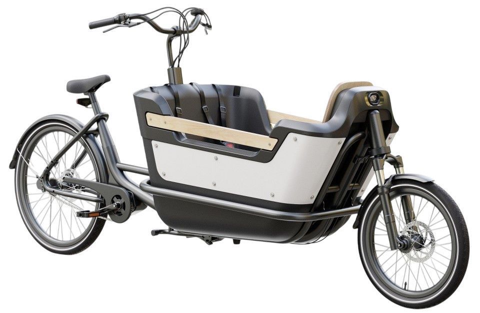 Zwart-witte bakfiets met een grote bagagedrager voorop, buiten geparkeerd.