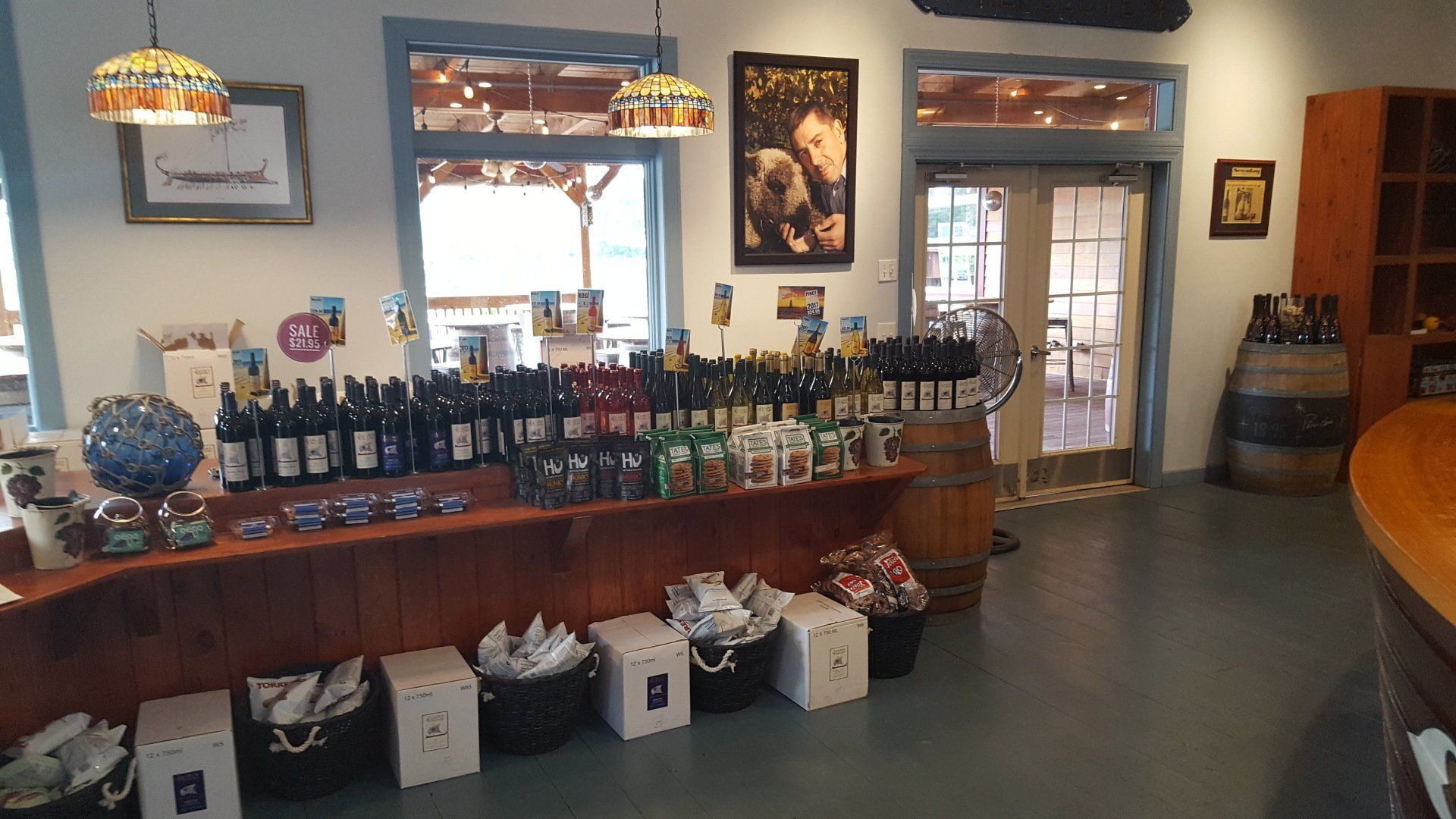 East End Wine Tasting Tours - Jasons Vineyard Tasting Bar area