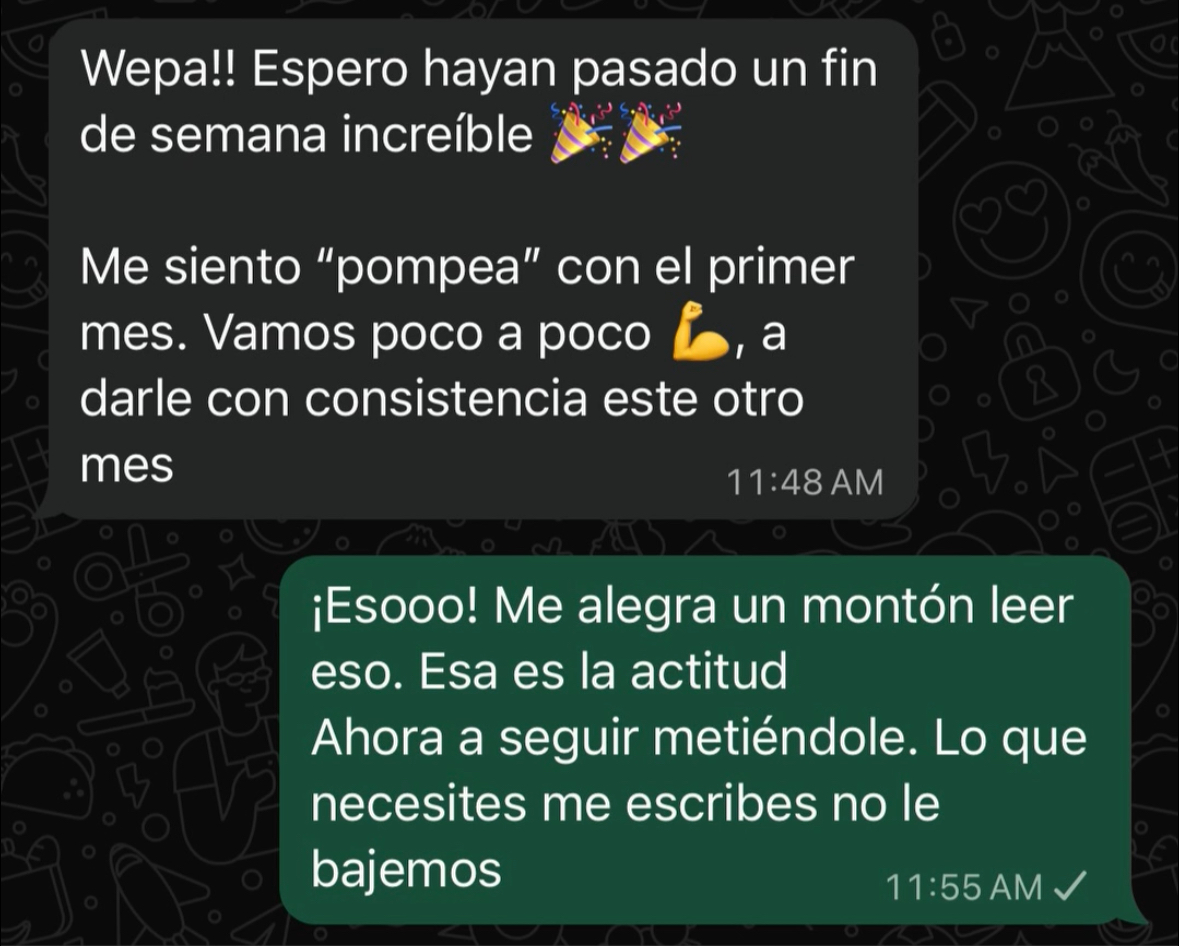 WhatsApp chat screenshot in Spanish, showing supportive messages and emoji reactions.