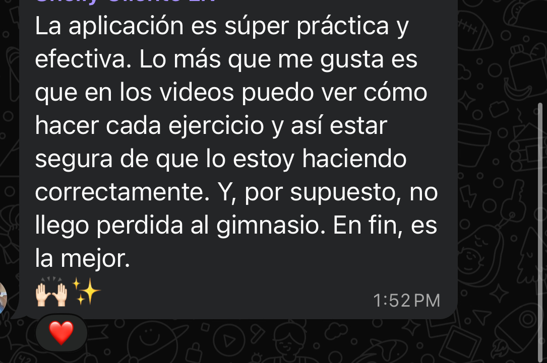 Spanish chat message praising an app for workout videos and feeling confident going to the gym.