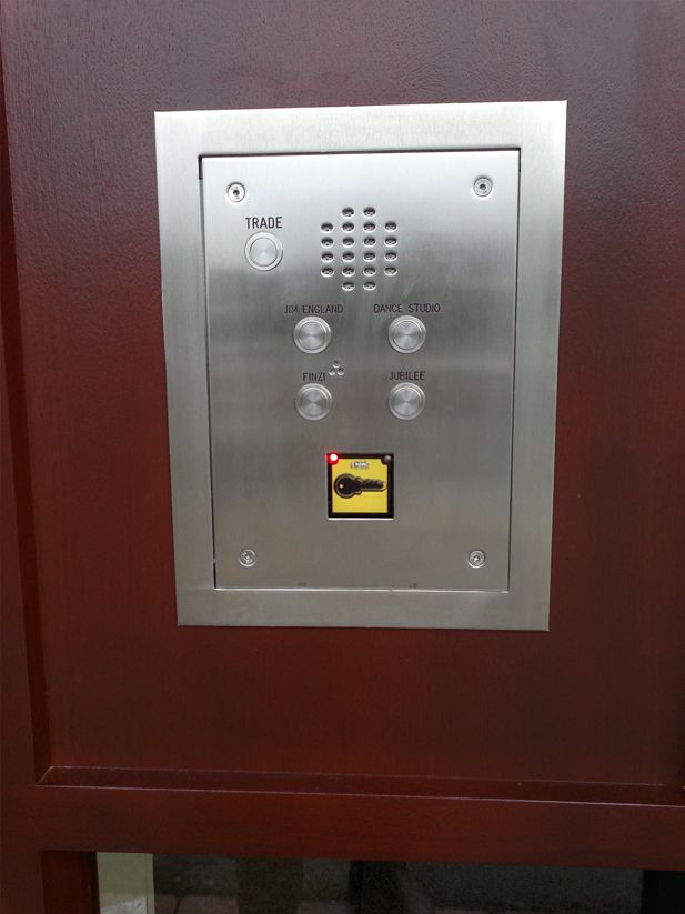 a stainless steel box that says trade on it