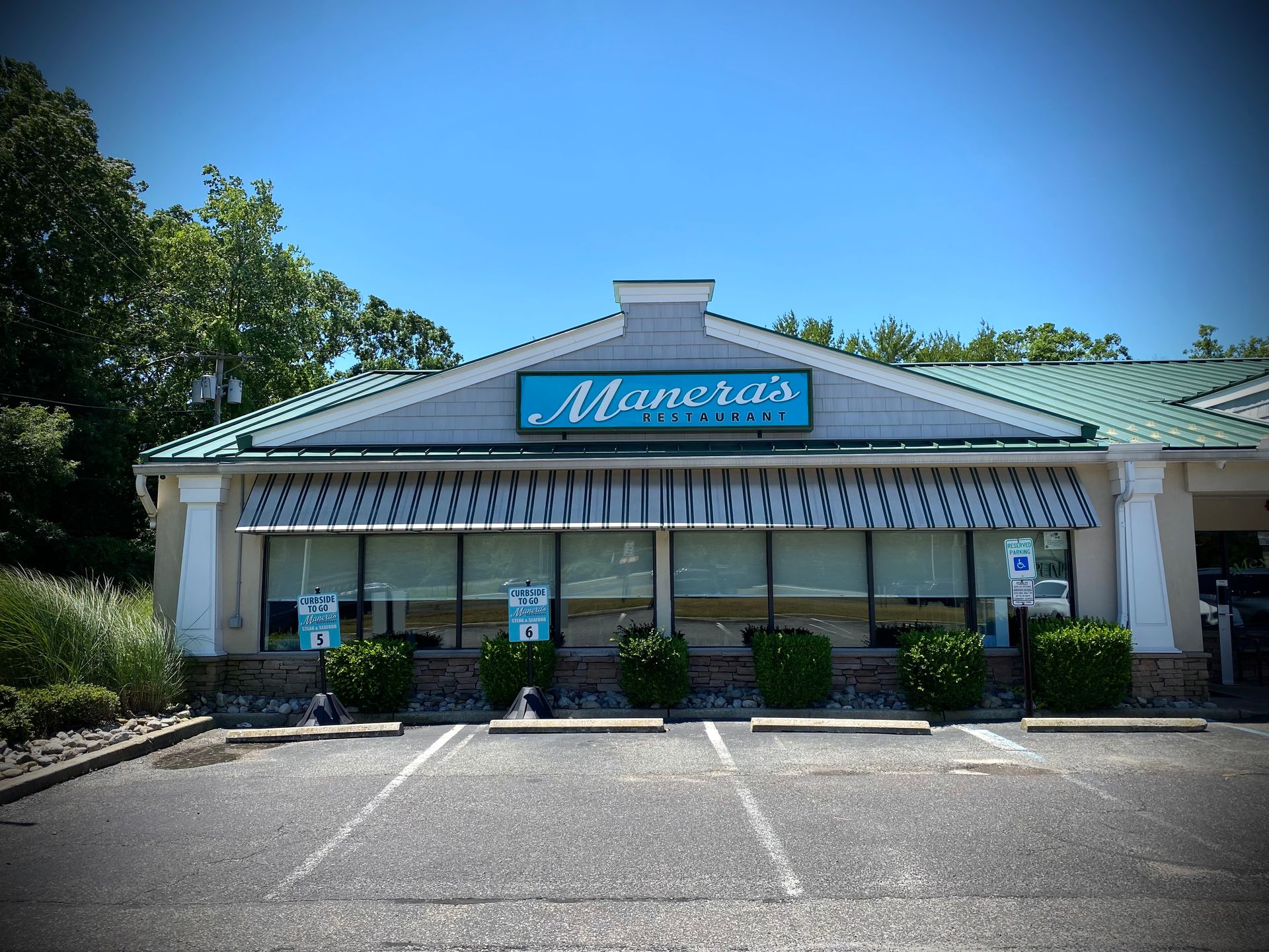 Restaurant & Catering Services Manahawkin, NJ Manera's Restaurant