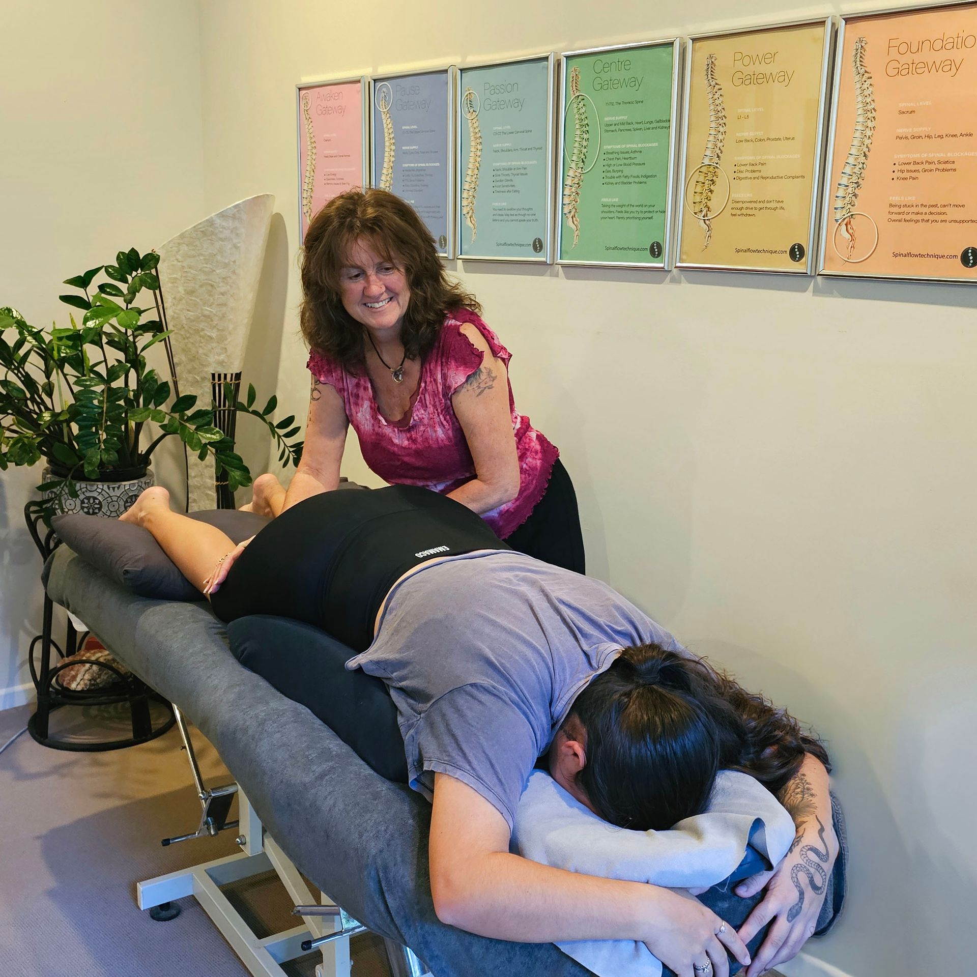 Akiki Spinal Flow treatment session