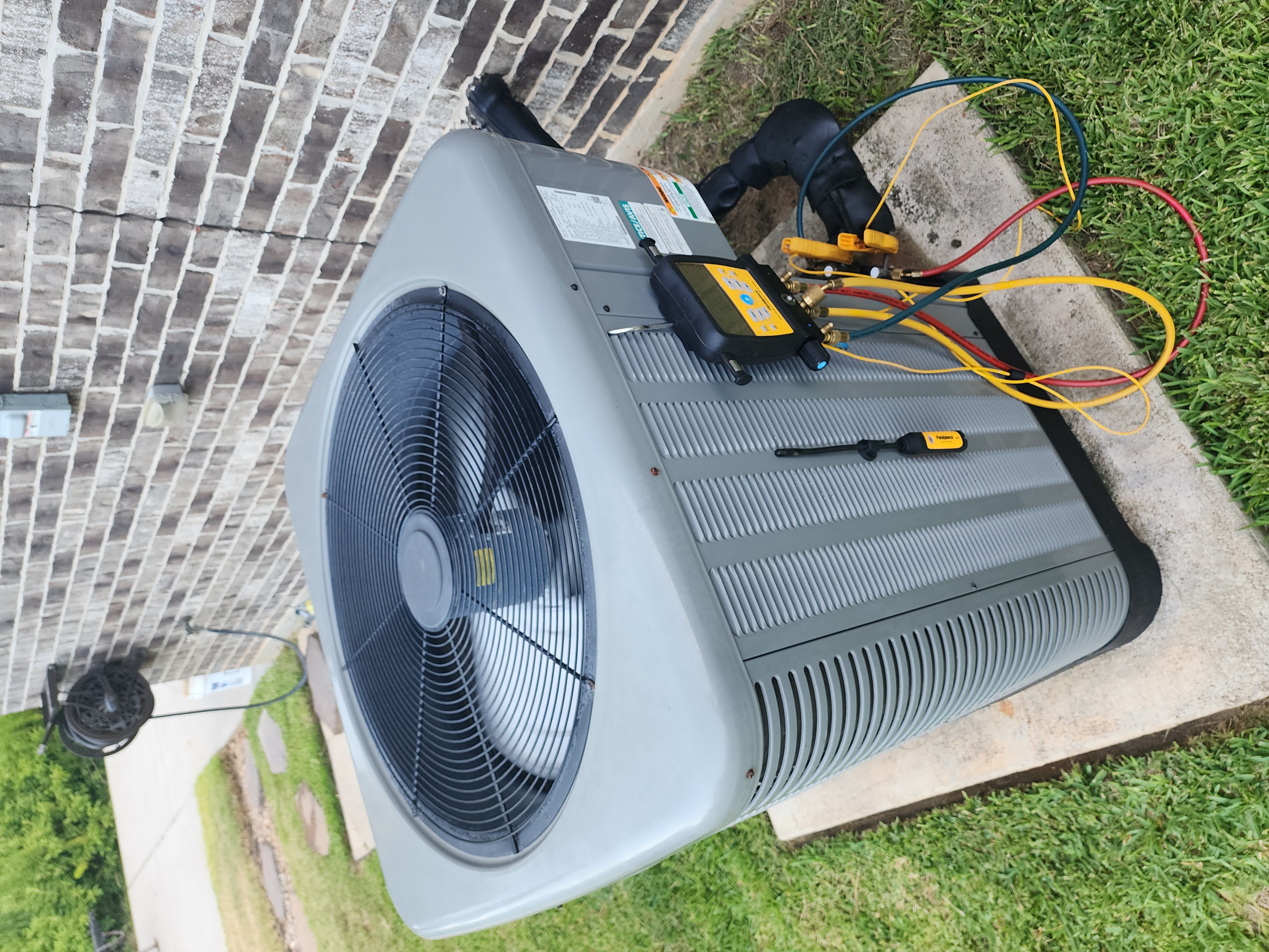 AC unit being tuned-up by Houston Admiral.