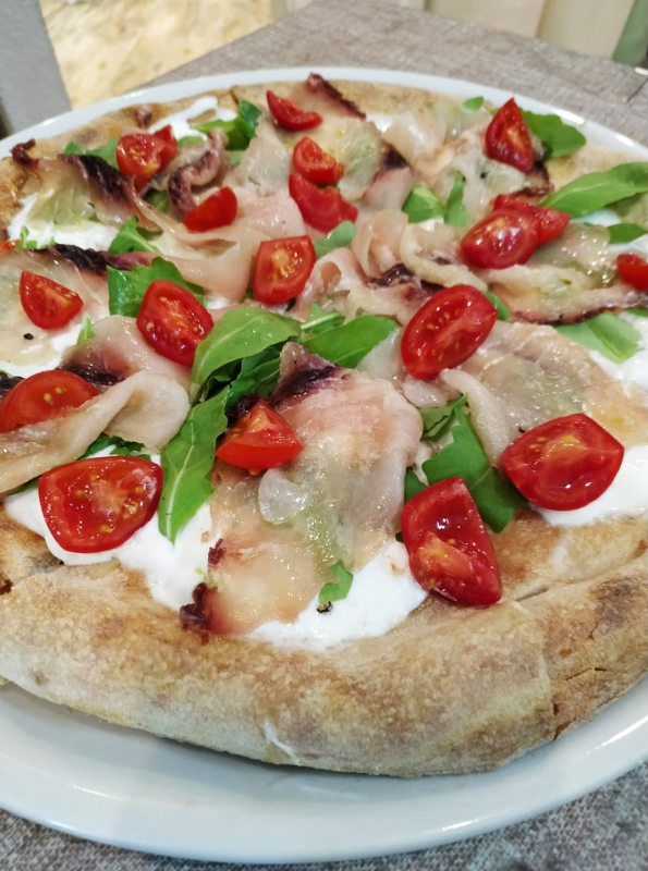 Pizza con pomodorini